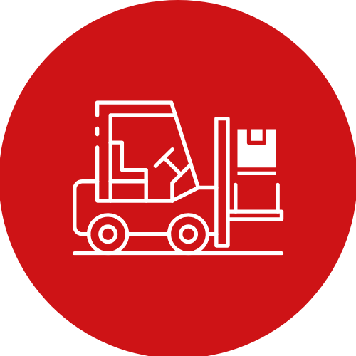 Gabelstapler hebt Kartons auf rotem Hintergrund.